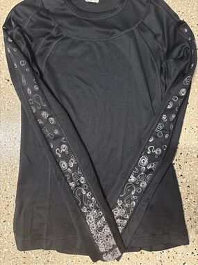 lululemon athletica Black Long-Sleeve Tee with White Sleeve Swirl Detail